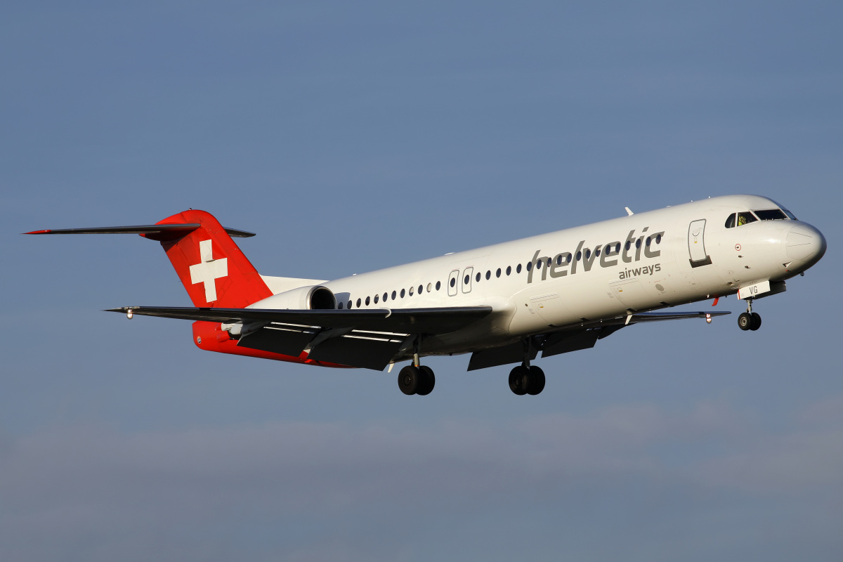 HB-JVG (Aircraft » EPWA Spotting » Fokker 100 » Helvetic Airways)