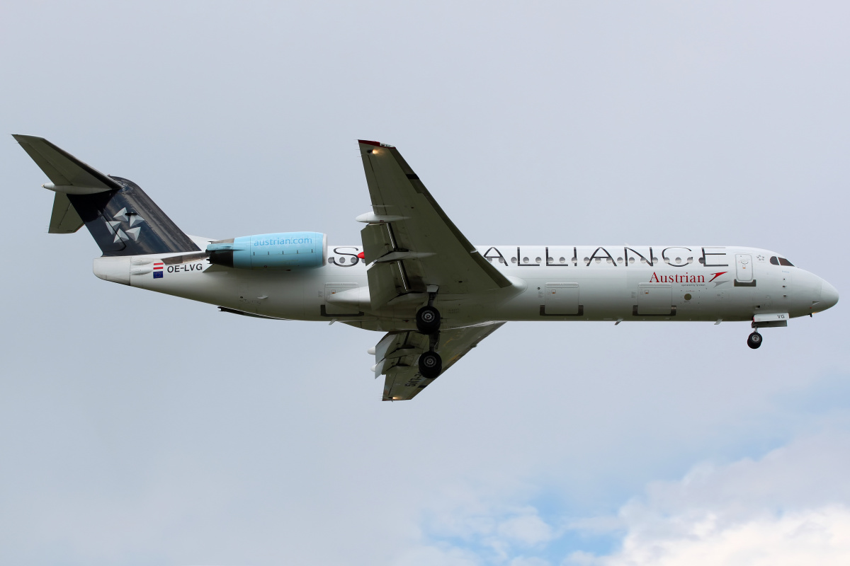 OE-LVG, Austrian Airlines (malowanie Star Alliance)