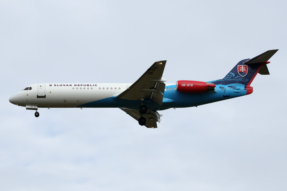 OM-BYB, Rząd Słowacji (Samoloty » Spotting na EPWA » Fokker 100)