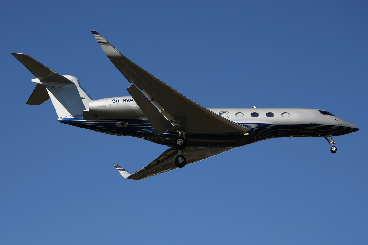 9H-BBH, Elit'Avia (Samoloty » Spotting na EPWA » Gulfstream G650)