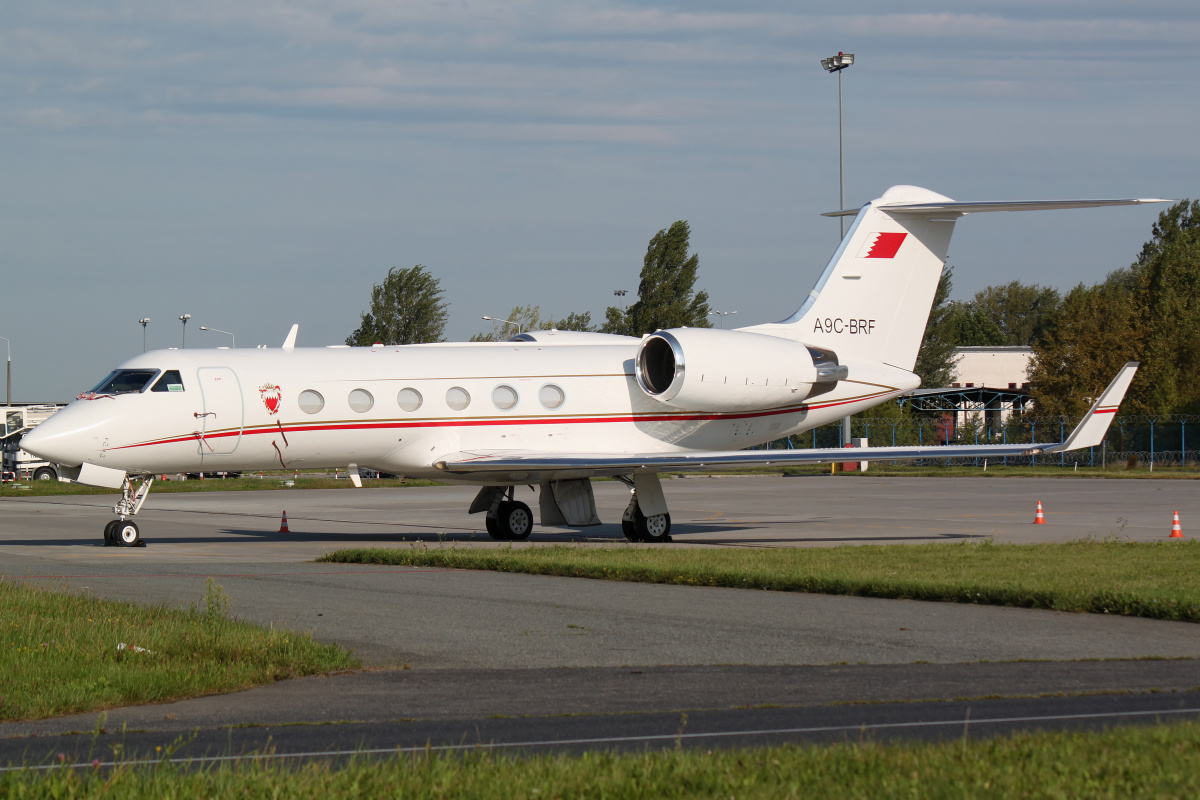 G IV-SP, A9C-BRF, Bahrain Royal Flight (Samoloty » Spotting na EPWA » Gulfstream IV)