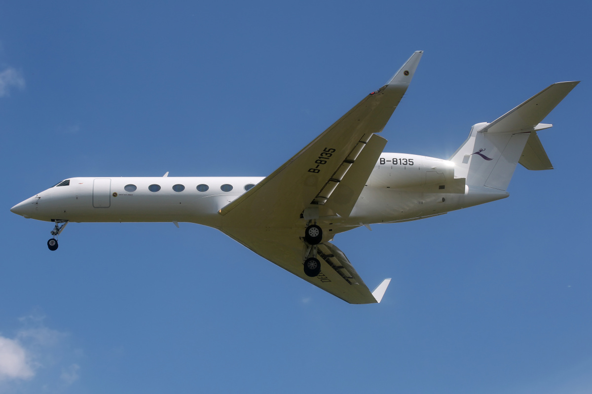 B-8135, Deer Jet (Aircraft » EPWA Spotting » Gulfstream V » G550 (GV-SP))