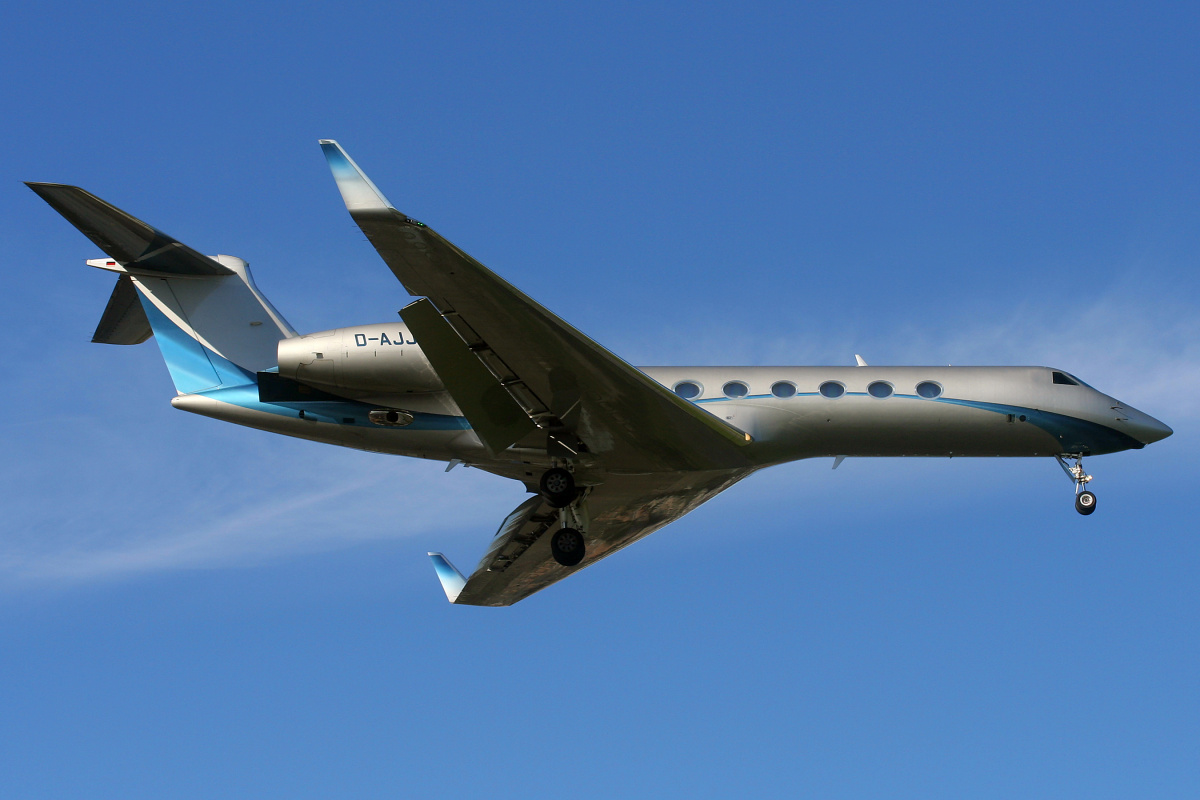 D-AJJK, Windrose Air Jetcharter (Samoloty » Spotting na EPWA » Gulfstream V » G550 (GV-SP))