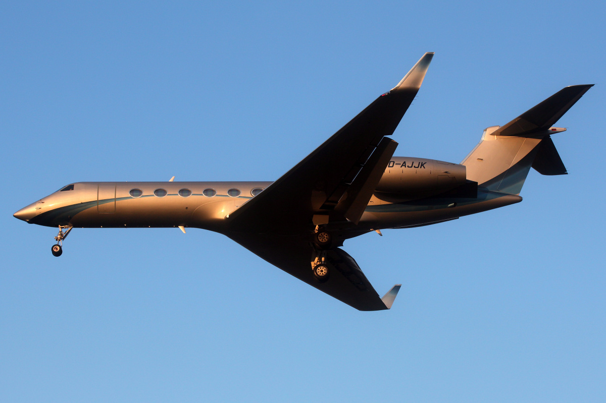 D-AJJK, Windrose Air Jetcharter (Aircraft » EPWA Spotting » Gulfstream V » G550 (GV-SP))