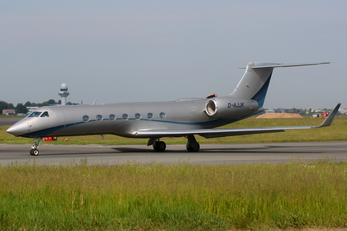 D-AJJK, Windrose Air Jetcharter (Aircraft » EPWA Spotting » Gulfstream V » G550 (GV-SP))