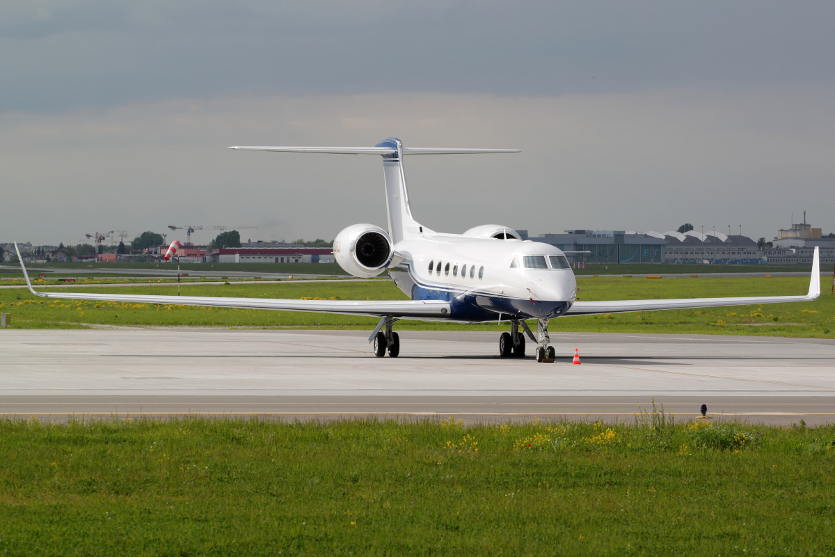 N500J, Johnson & Johnson (Aircraft » EPWA Spotting » Gulfstream V » G550 (GV-SP))