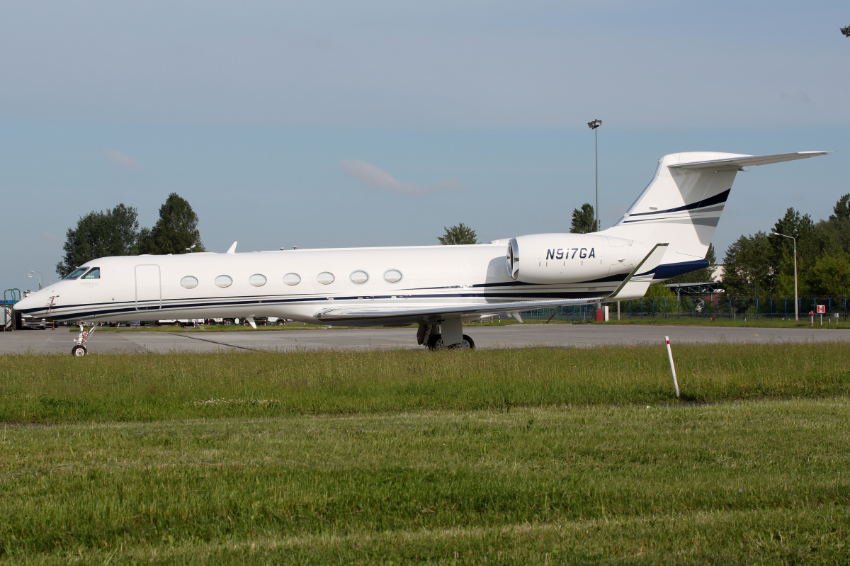 N917GA, prywatny (Samoloty » Spotting na EPWA » Gulfstream V » G550 (GV-SP))