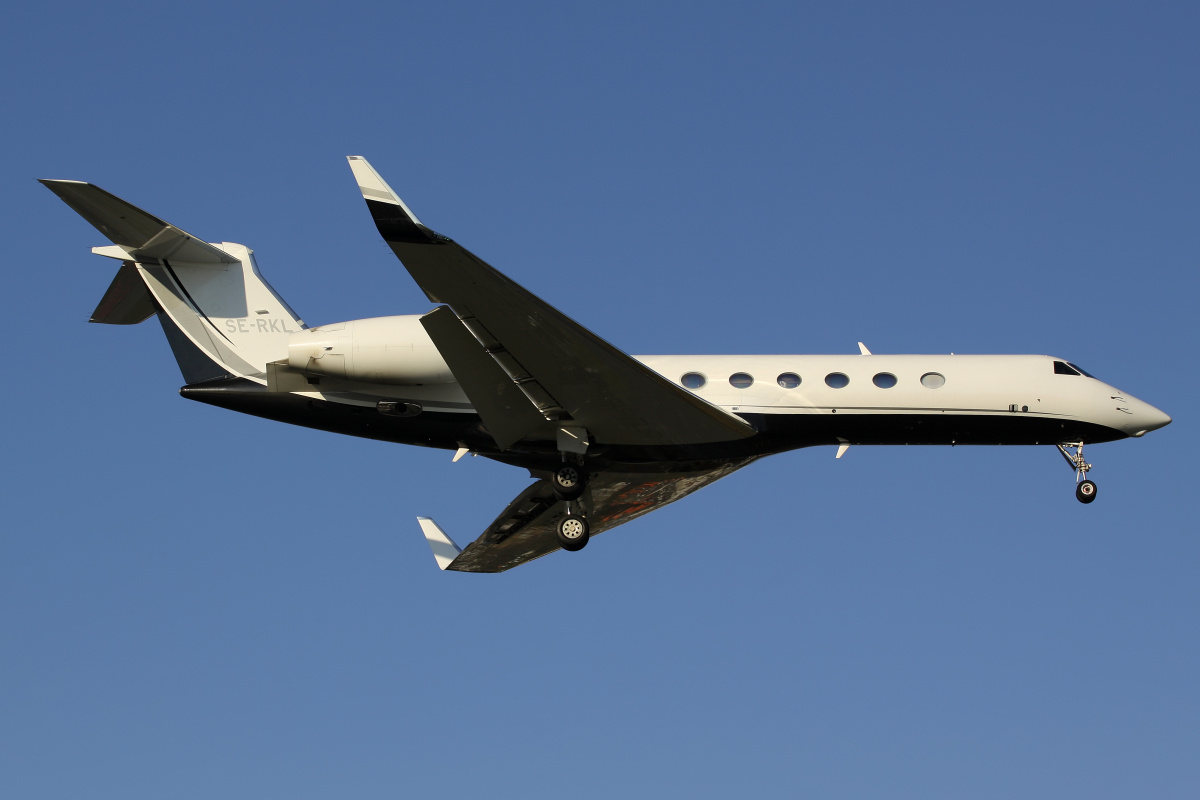 SE-RKL, European Flight Service (Aircraft » EPWA Spotting » Gulfstream V » G550 (GV-SP))