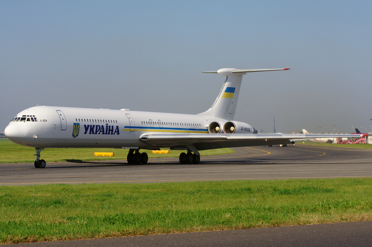 UR-86528, Ukraine - Government (Aircraft » EPWA Spotting » Ilyushin Il-62M)