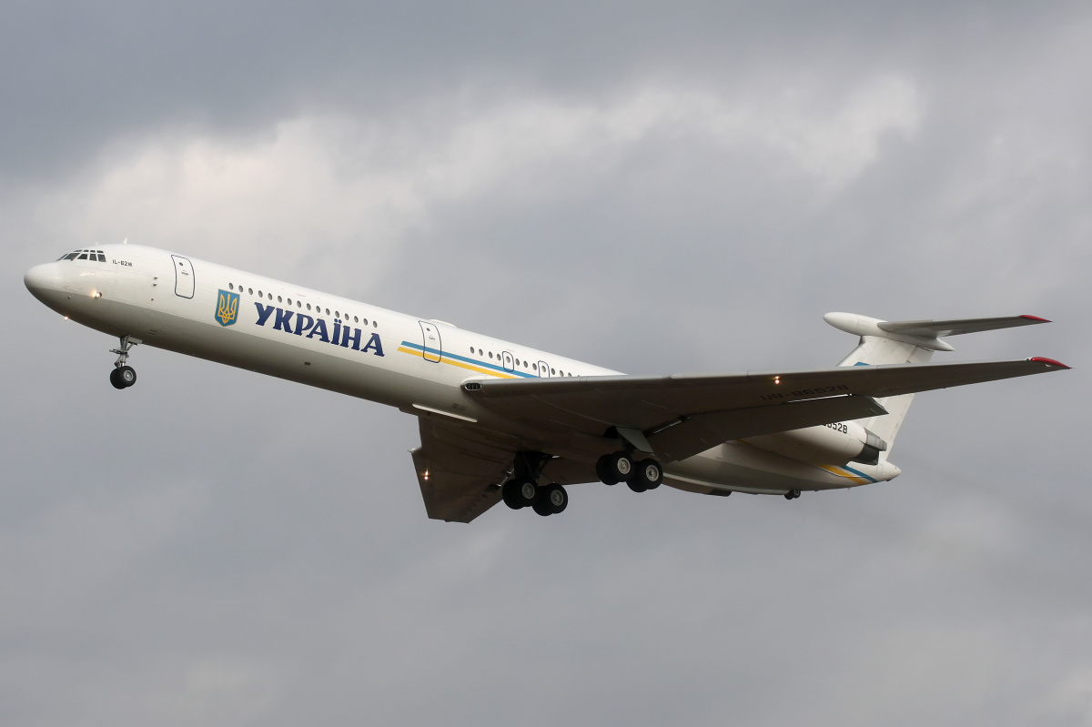 UR-86528, Ukraine - Government (Aircraft » EPWA Spotting » Ilyushin Il-62M)