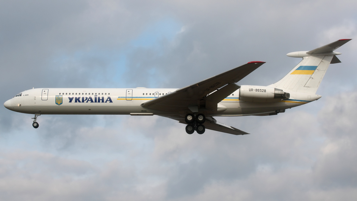 UR-86528, Ukraine - Government (Aircraft » EPWA Spotting » Ilyushin Il-62M)