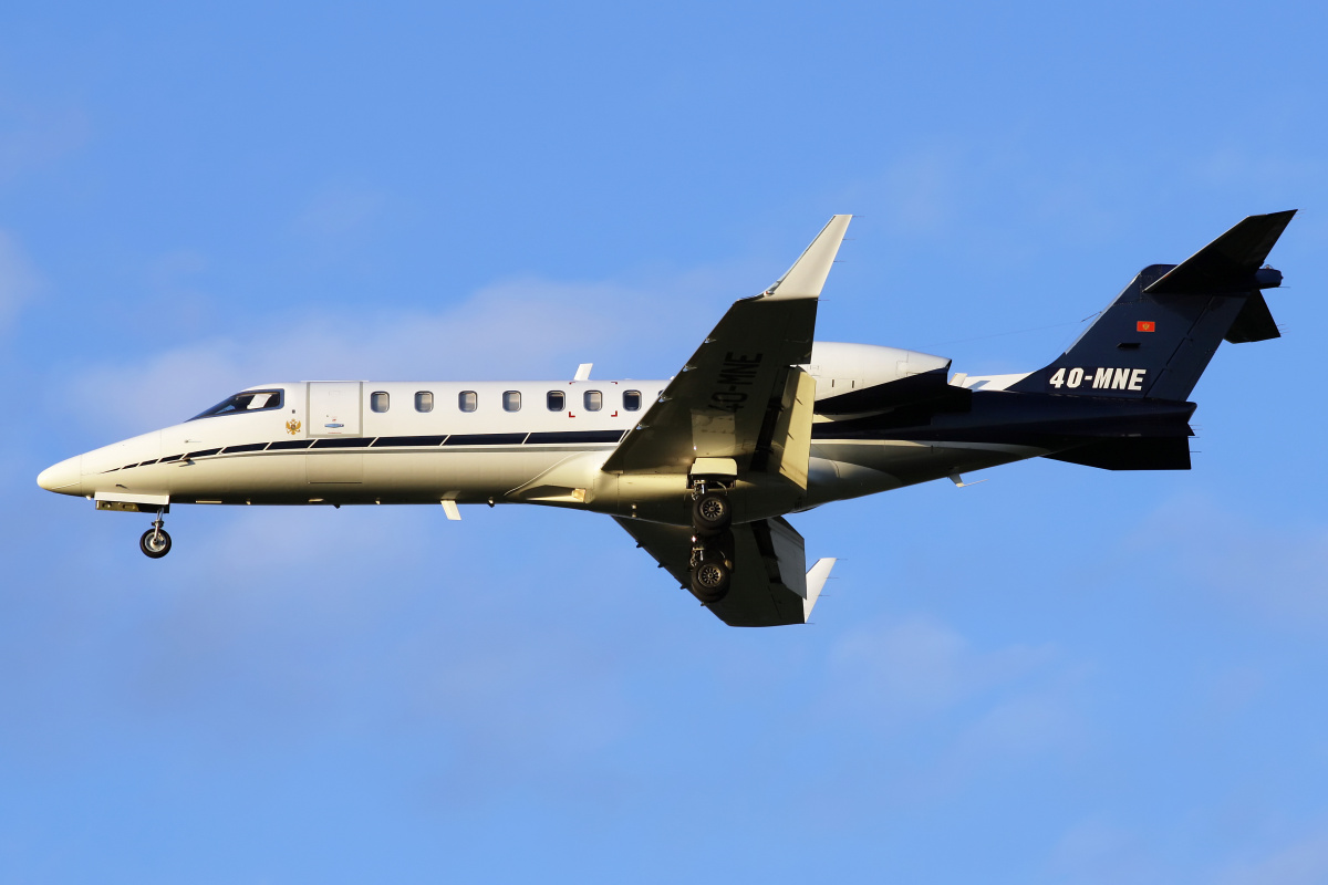 4O-MNE, Montenegro - Government (Samoloty » Spotting na EPWA » Learjet 45)