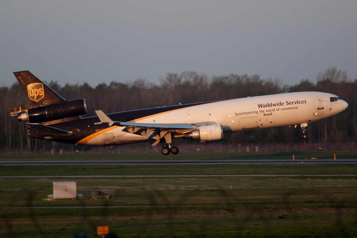 N258UP, United Parcel Service (UPS) Airlines (Samoloty » Spotting na EPWA » McDonnell Douglas MD-11F)