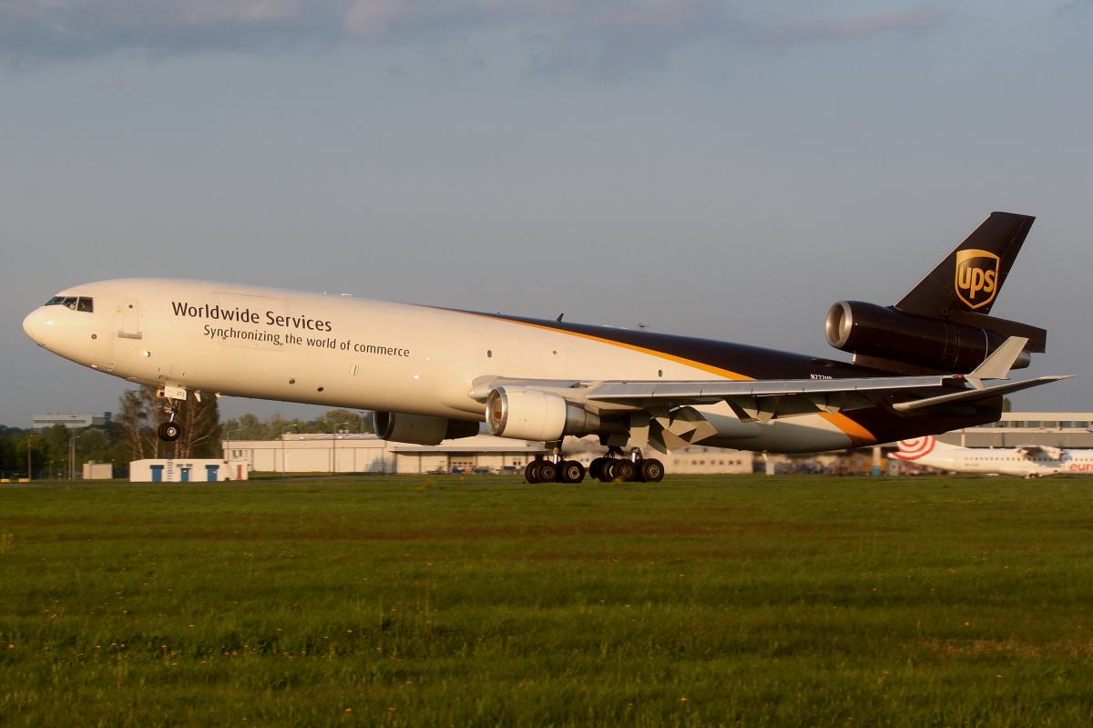 N272UP, United Parcel Service (UPS) Airlines (Samoloty » Spotting na EPWA » McDonnell Douglas MD-11F)