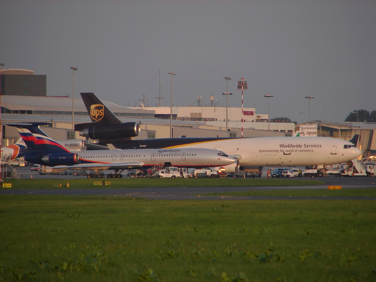 Generations (Aircraft » EPWA Spotting » Tupolev Tu-154M)