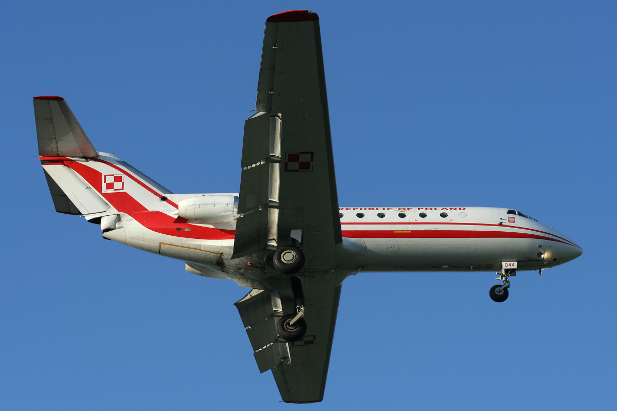 044 (Aircraft » EPWA Spotting » Yakovlev Yak-40 » Polish Air Force)