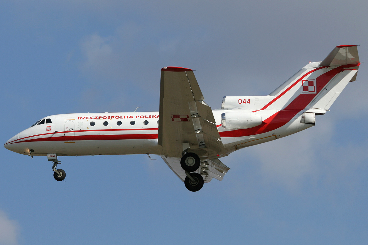 044 (Aircraft » EPWA Spotting » Yakovlev Yak-40 » Polish Air Force)