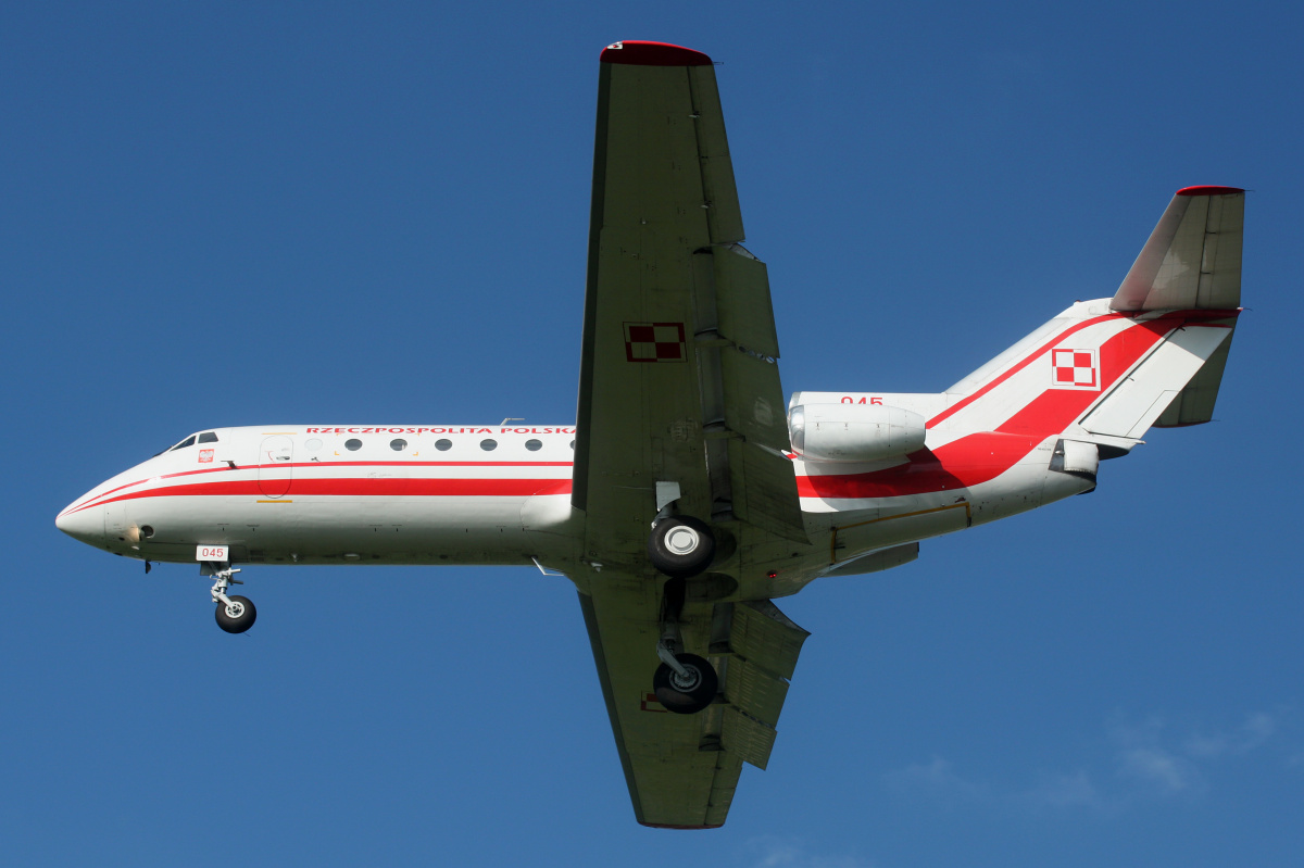 045 (Aircraft » EPWA Spotting » Yakovlev Yak-40 » Polish Air Force)