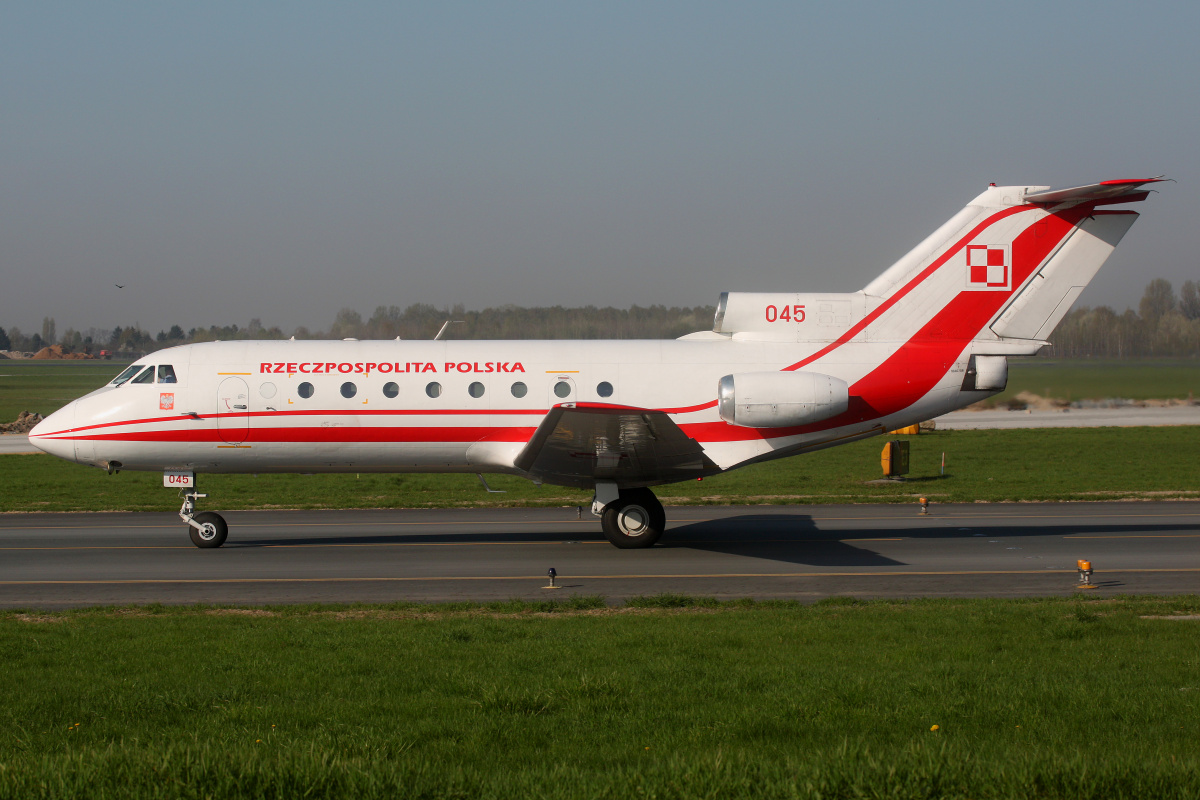 045 (Aircraft » EPWA Spotting » Yakovlev Yak-40 » Polish Air Force)