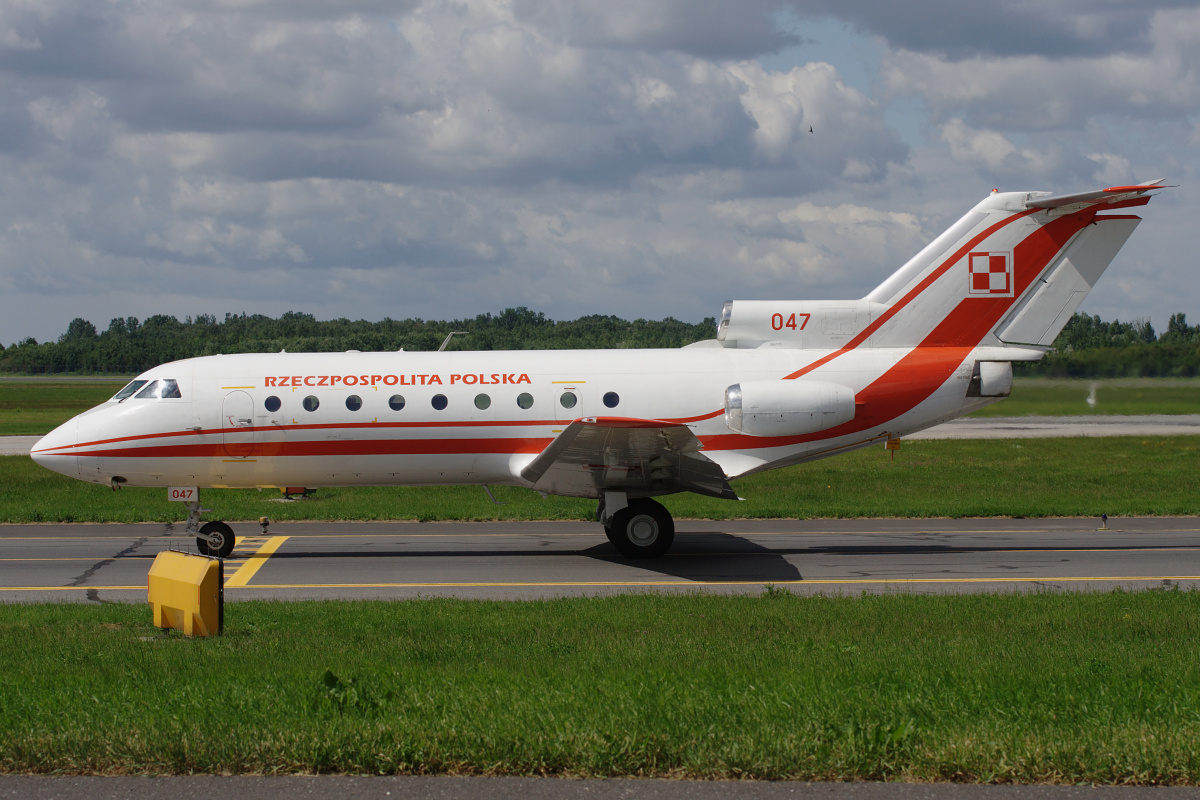 047 (Aircraft » EPWA Spotting » Yakovlev Yak-40 » Polish Air Force)