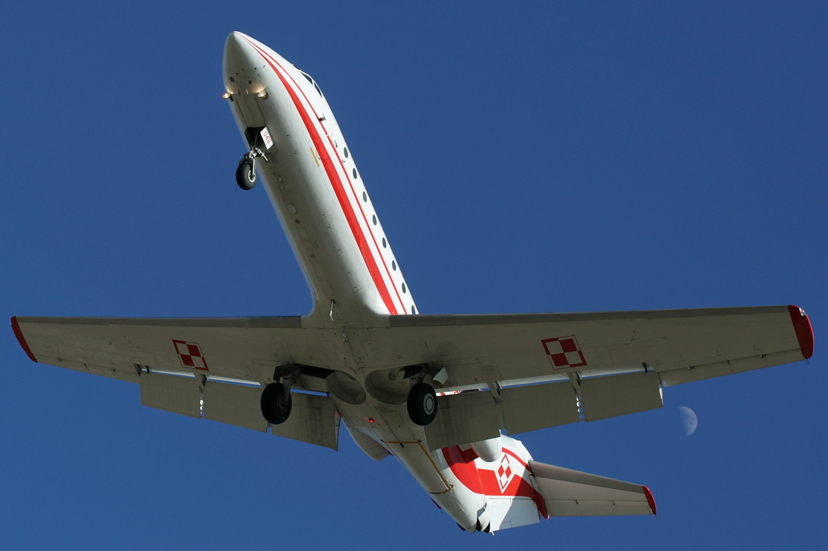 048 (Aircraft » EPWA Spotting » Yakovlev Yak-40 » Polish Air Force)