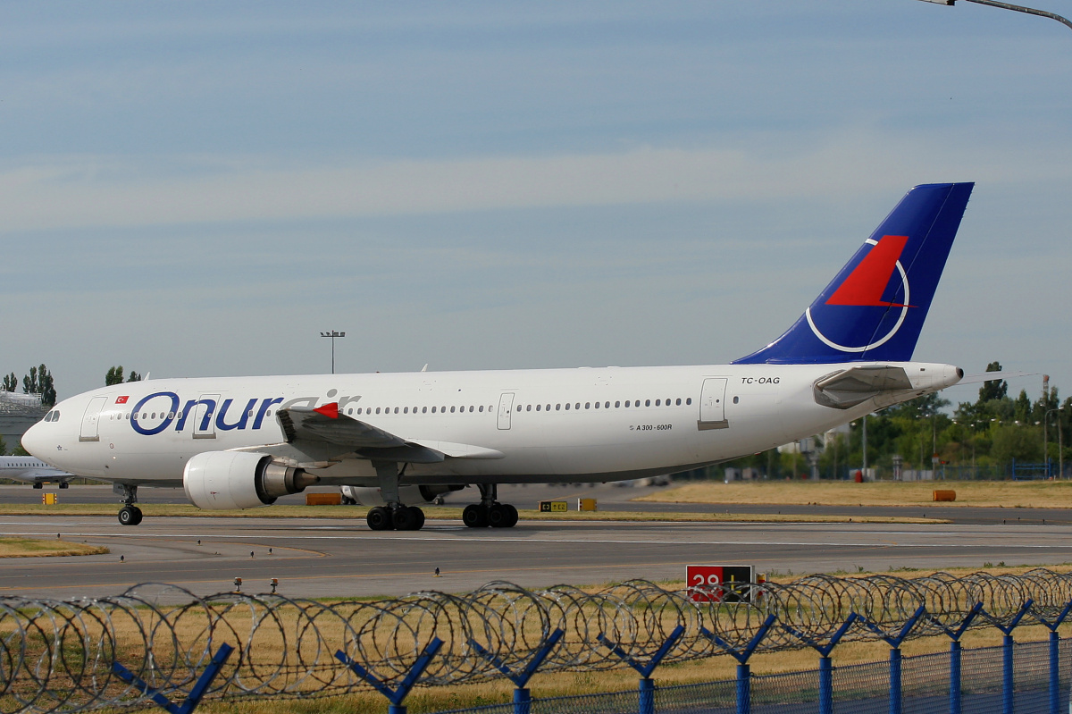 Airbus A300B4-600R, OnurAir (Samoloty » Spotting na EPWA » pozostałe)