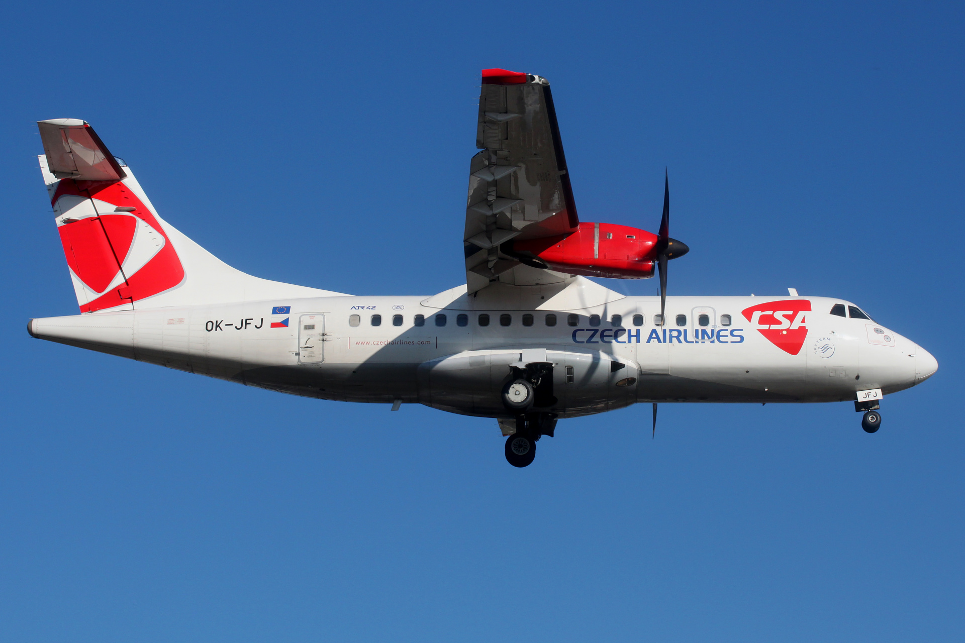 OK-JFJ (Samoloty » Spotting na EPWA » ATR 42 » CSA Czech Airlines)