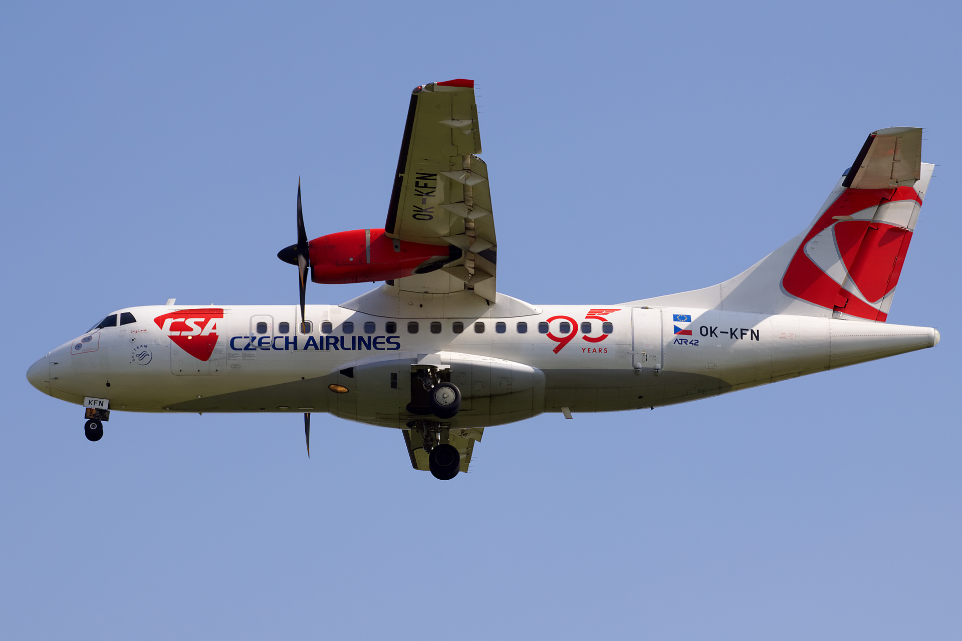 OK-KFN (malowanie 95. rocznicy) (Samoloty » Spotting na EPWA » ATR 42 » CSA Czech Airlines)