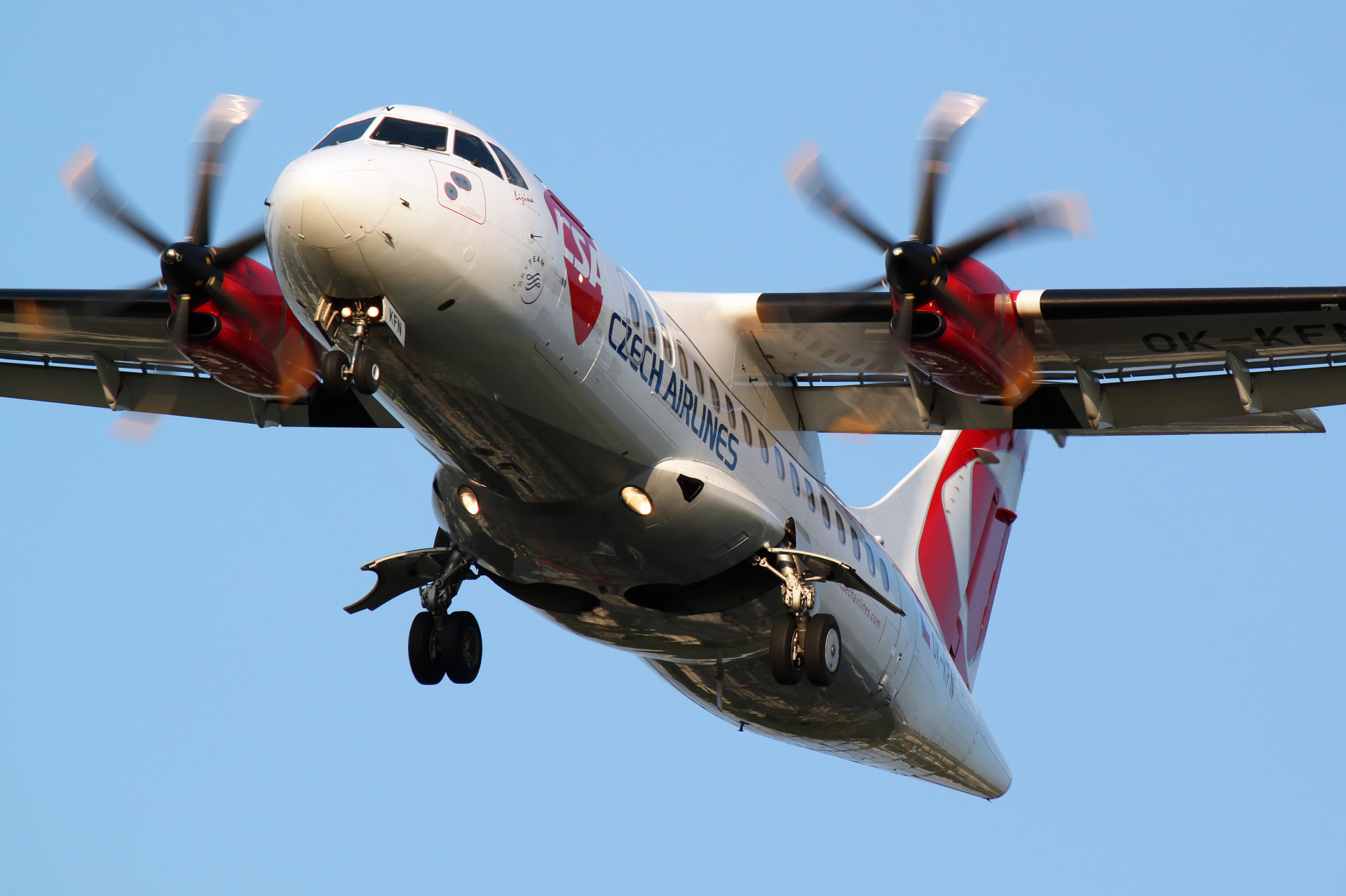 OK-KFN (nowe malowanie) (Samoloty » Spotting na EPWA » ATR 42 » CSA Czech Airlines)