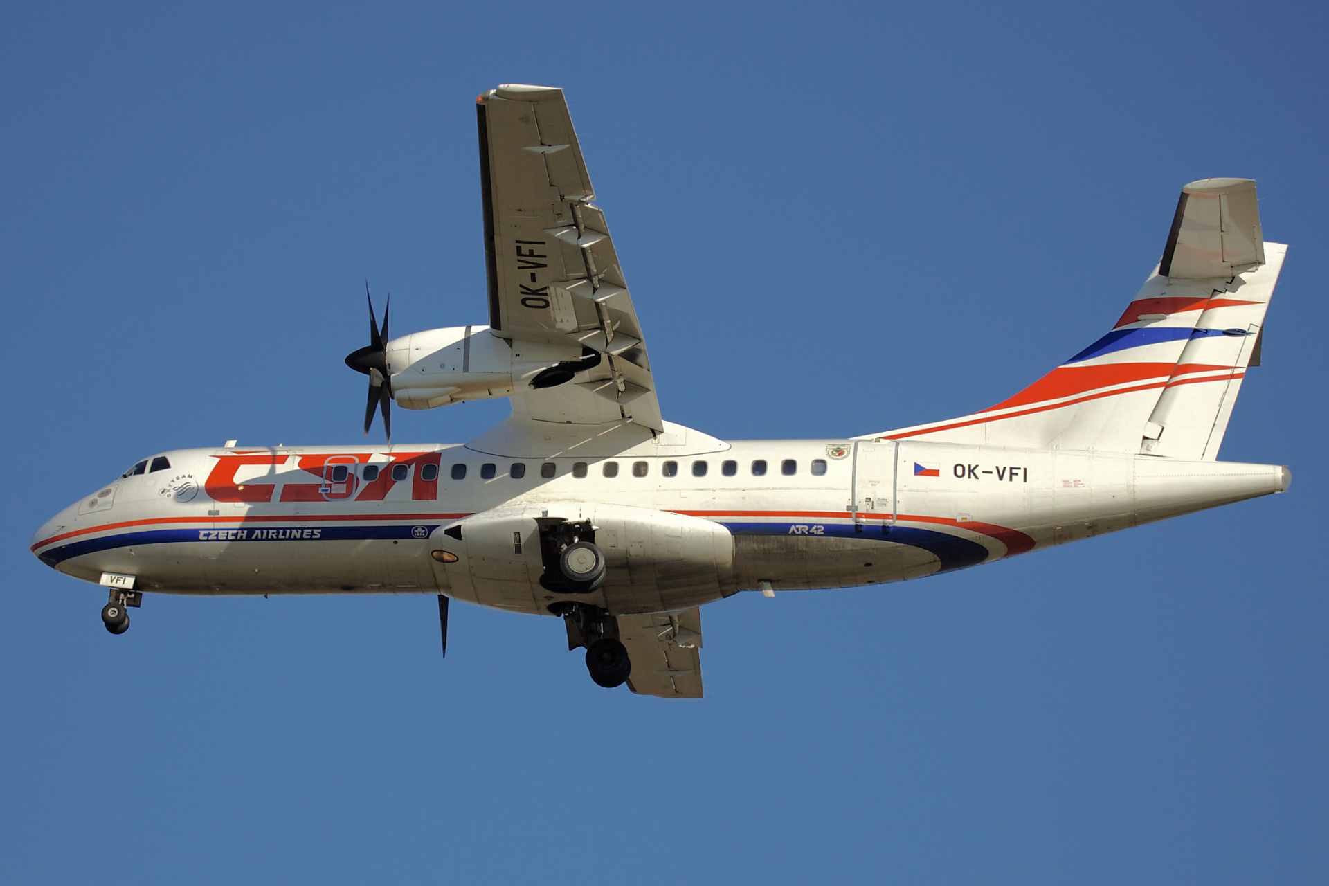 OK-VFI (Aircraft » EPWA Spotting » ATR 42 » CSA Czech Airlines)