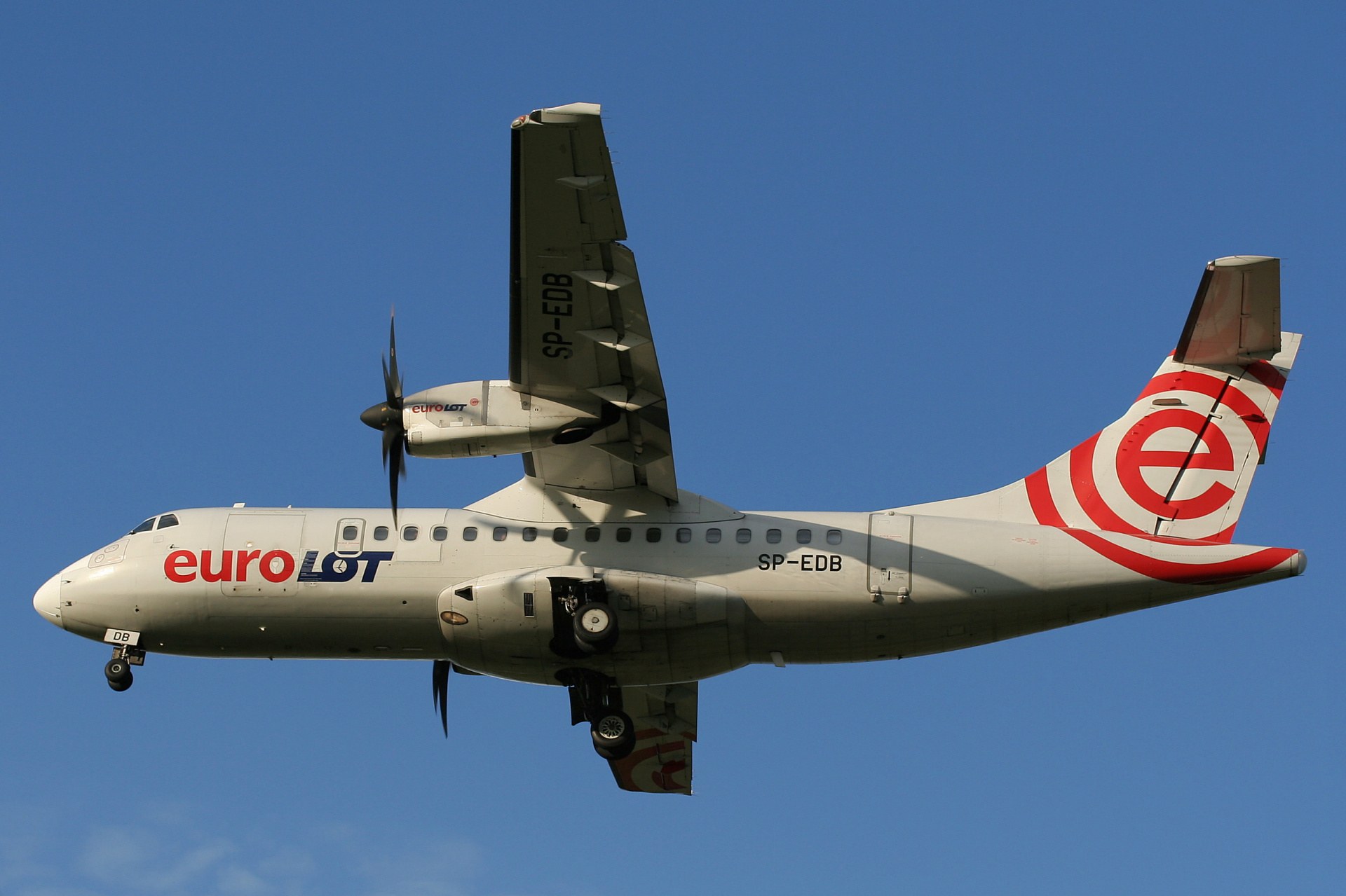 SP-EDB (Aircraft » EPWA Spotting » ATR 42 » EuroLOT)