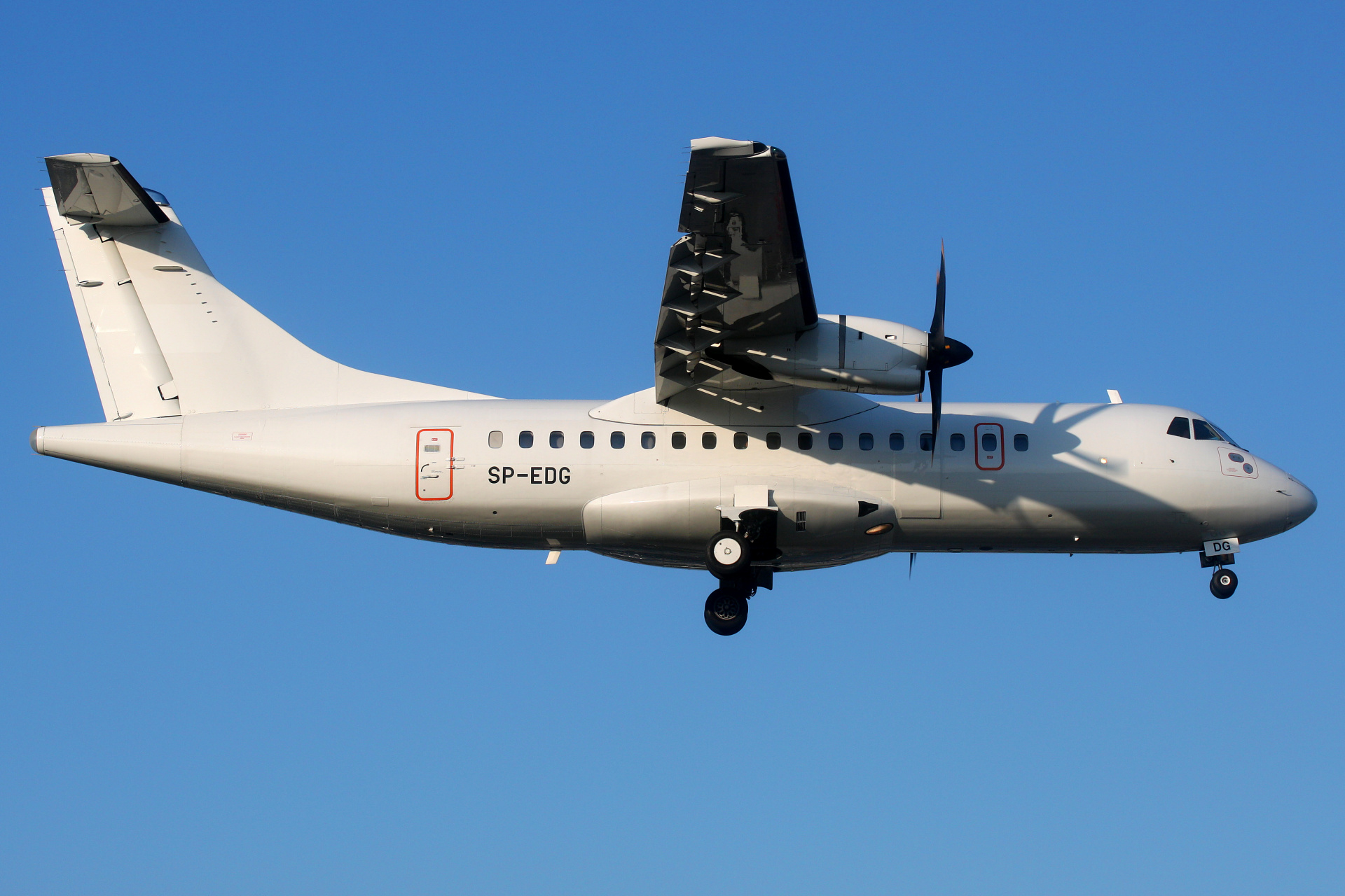 SP-EDG (Aircraft » EPWA Spotting » ATR 42 » EuroLOT)