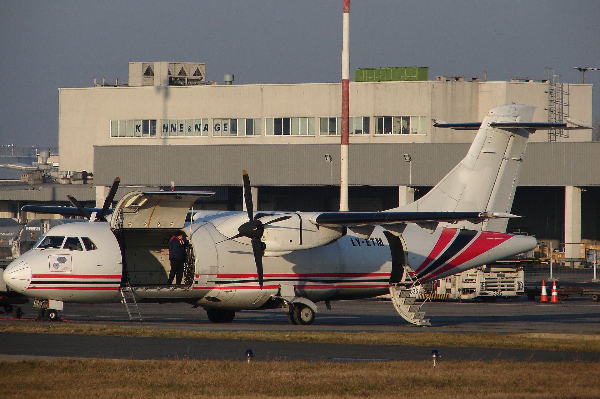 LY-ETM, Danu Oro Transportas (Air Contractors) (Samoloty » Spotting na EPWA » ATR 42)