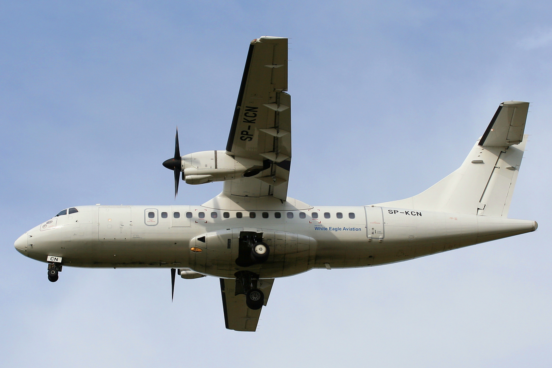 SP-KCN, White Eagle Aviation (Samoloty » Spotting na EPWA » ATR 42)