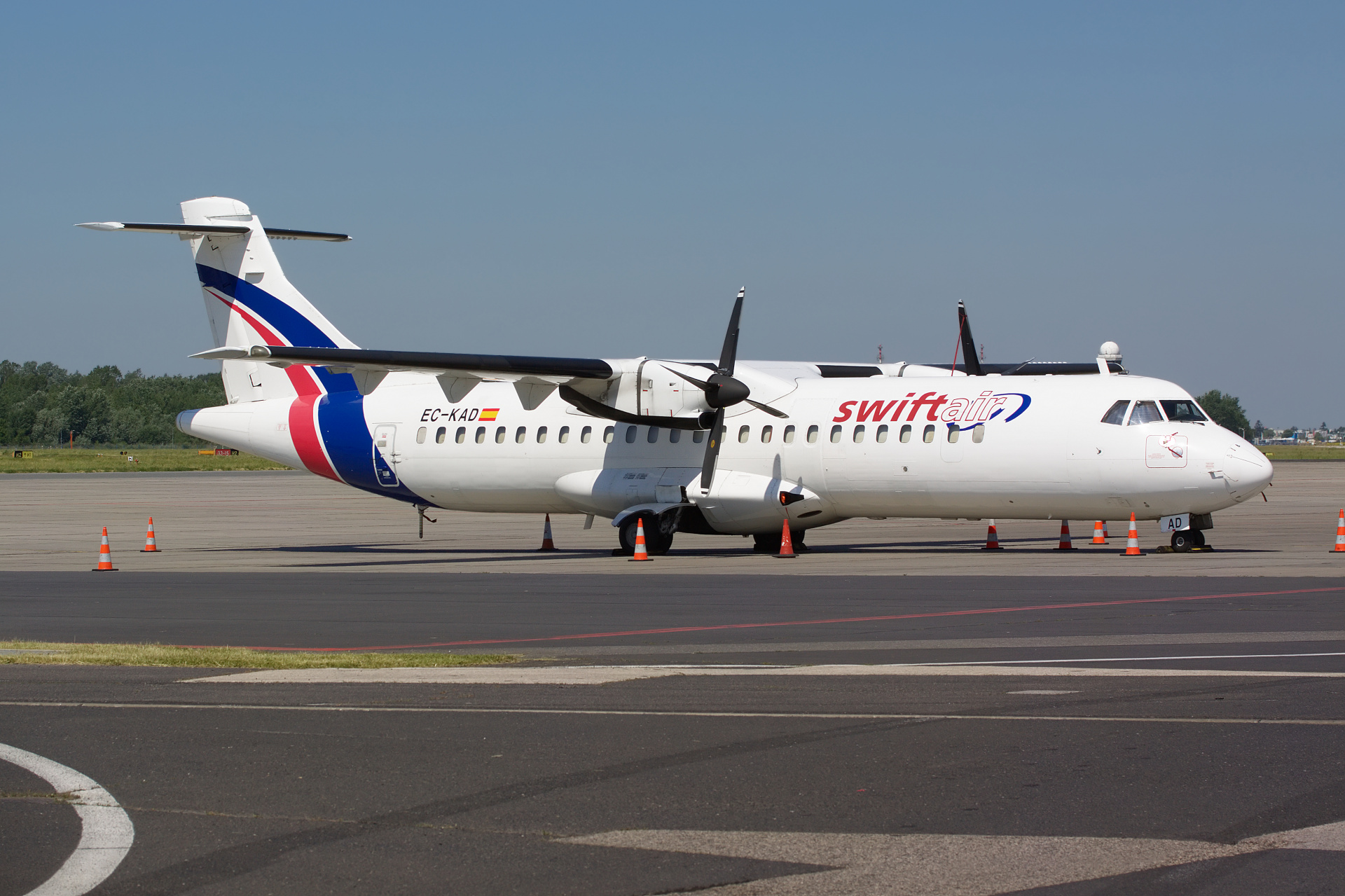 EC-KAD, Swiftair (Aircraft » EPWA Spotting » ATR 72)