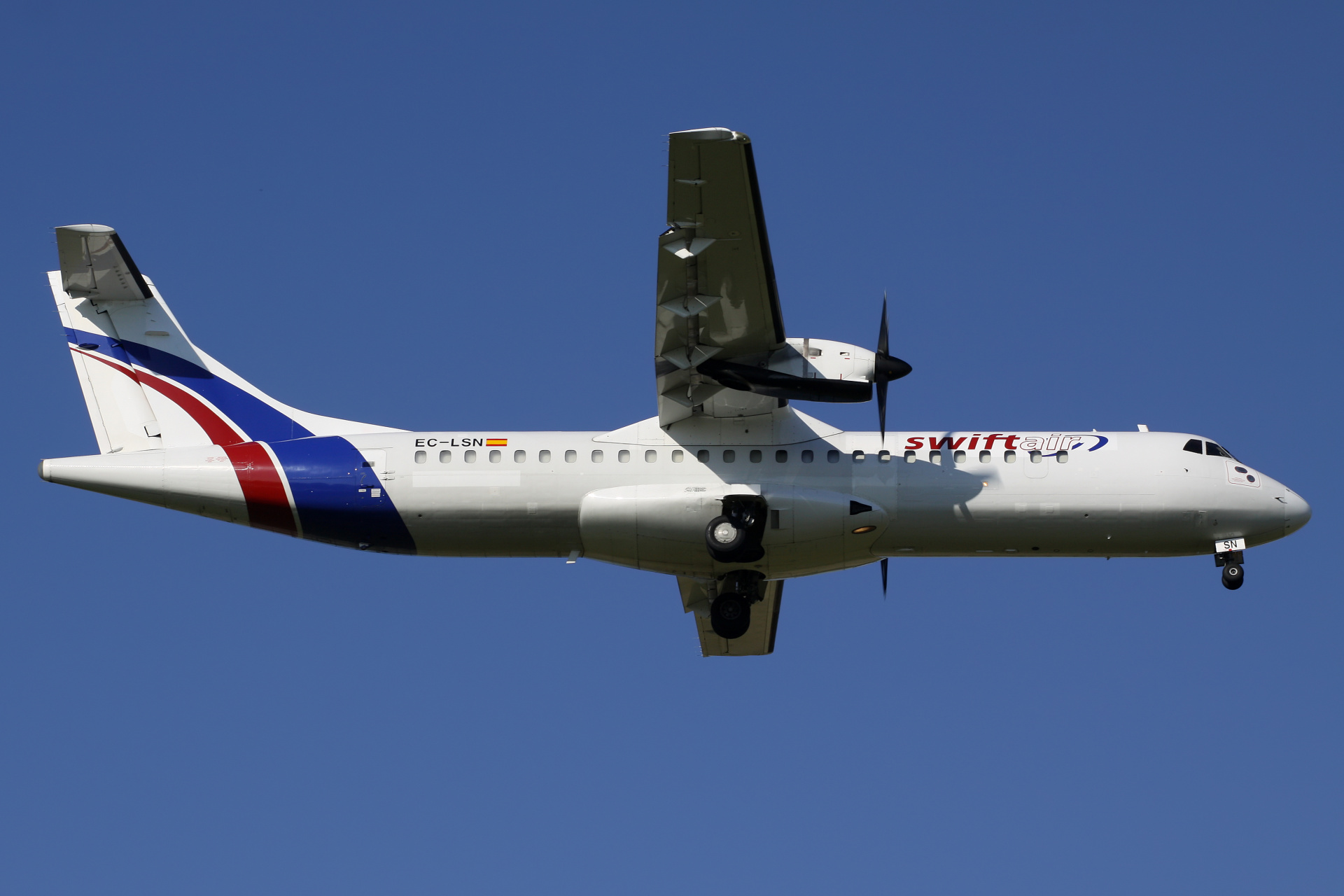 EC-LSN, Swiftair (Samoloty » Spotting na EPWA » ATR 72)