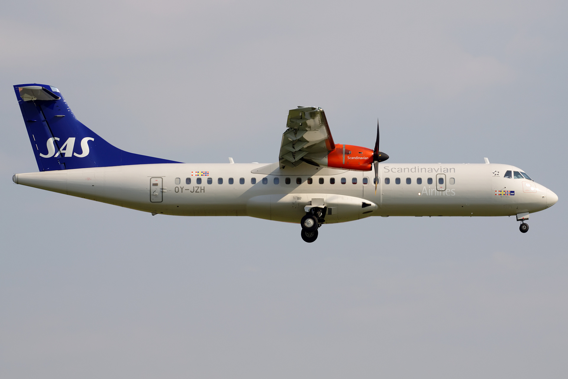 OY-JZH, SAS Scandinavian Airlines (Samoloty » Spotting na EPWA » ATR 72)