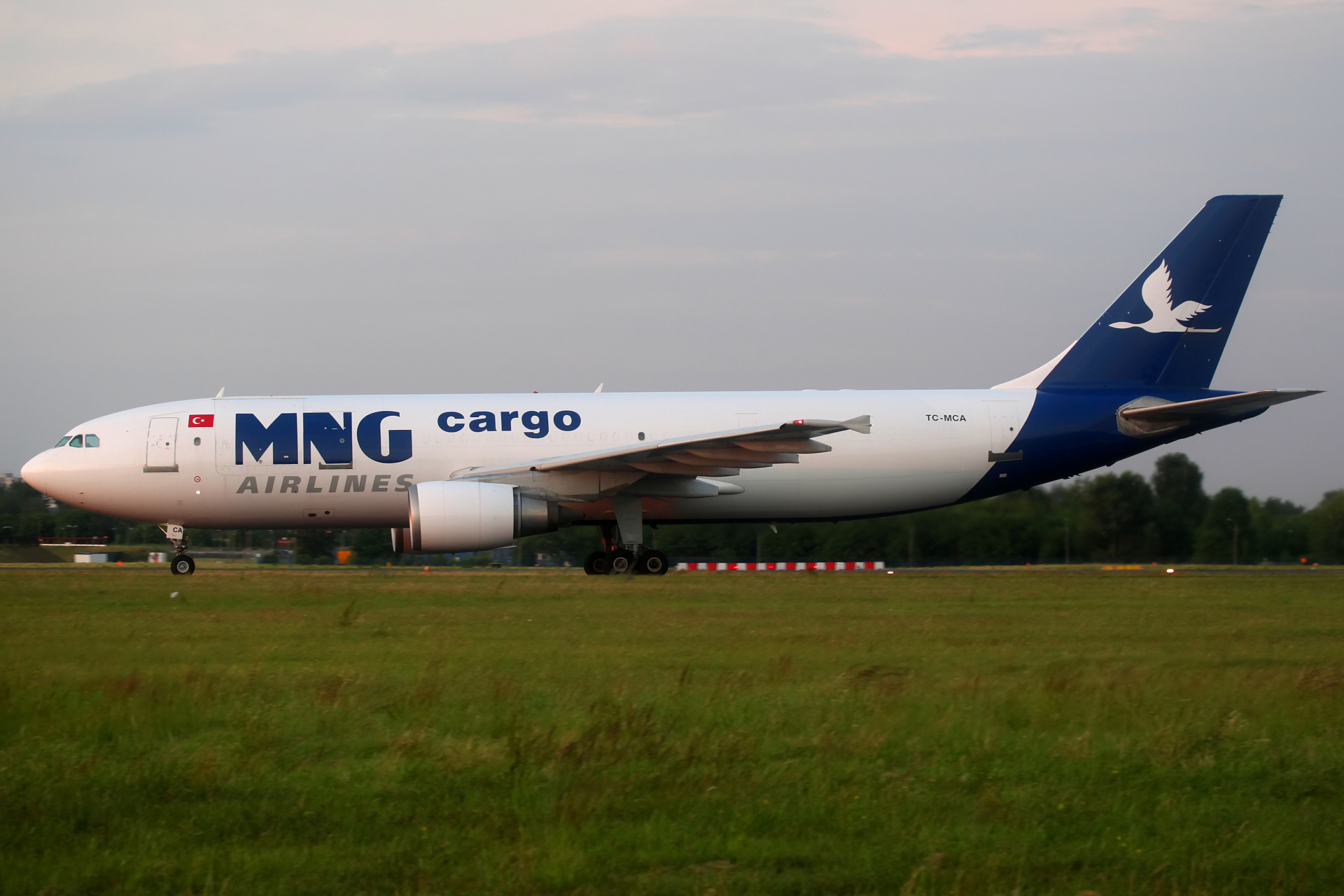 TC-MCA, MNG Airlines Cargo (Samoloty » Spotting na EPWA » Airbus A300B4-600F)