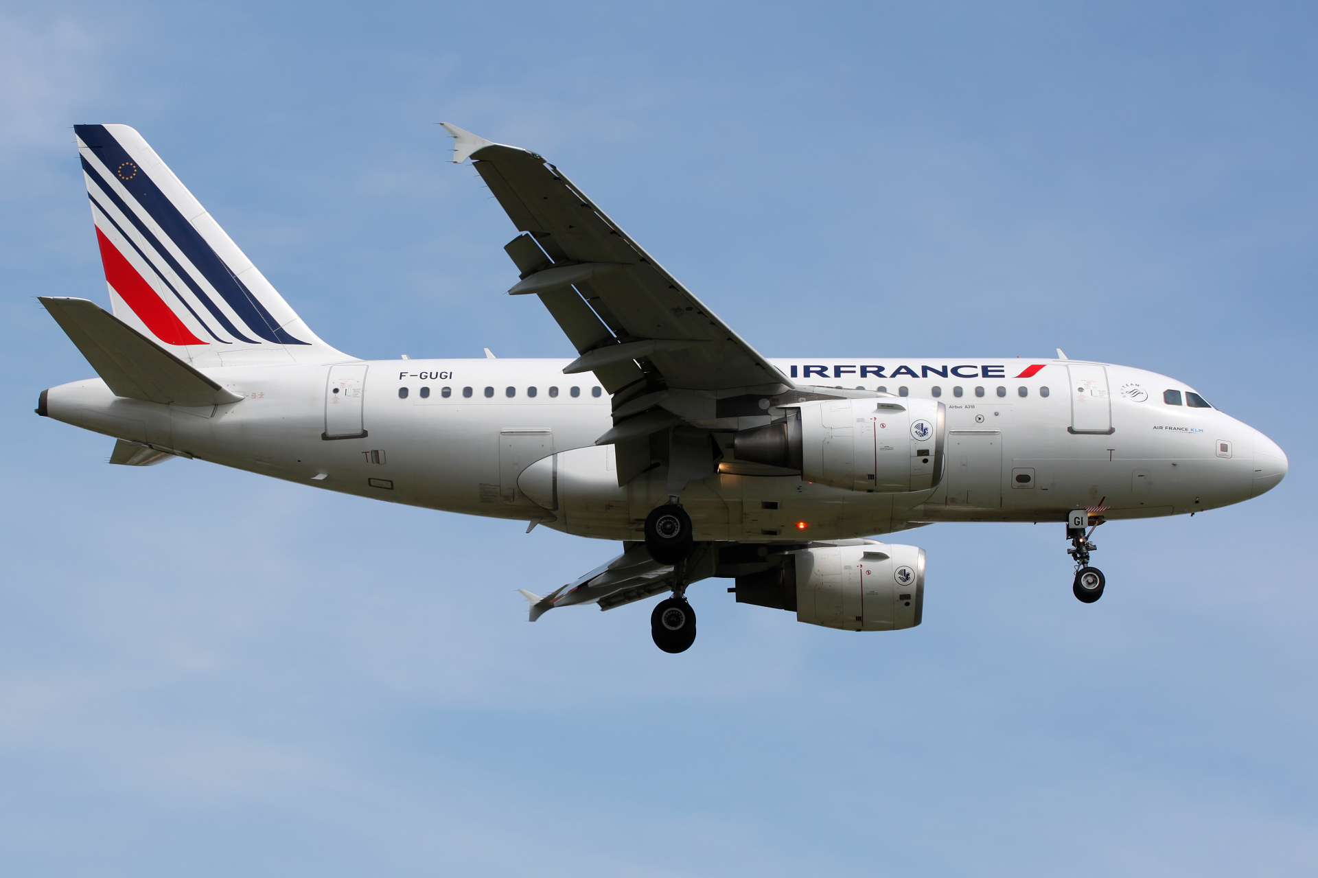 F-GUGI (Aircraft » EPWA Spotting » Airbus A318-100 » Air France)