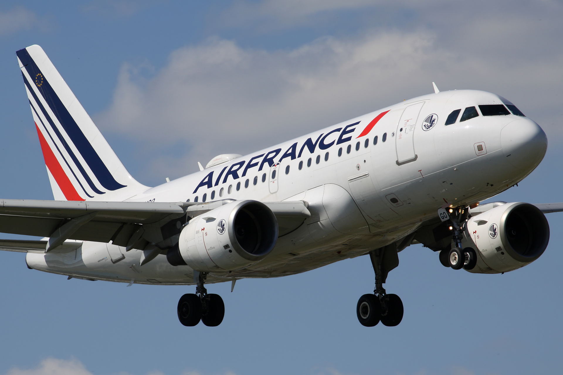 F-GUGO (new livery) (Aircraft » EPWA Spotting » Airbus A318-100 » Air France)