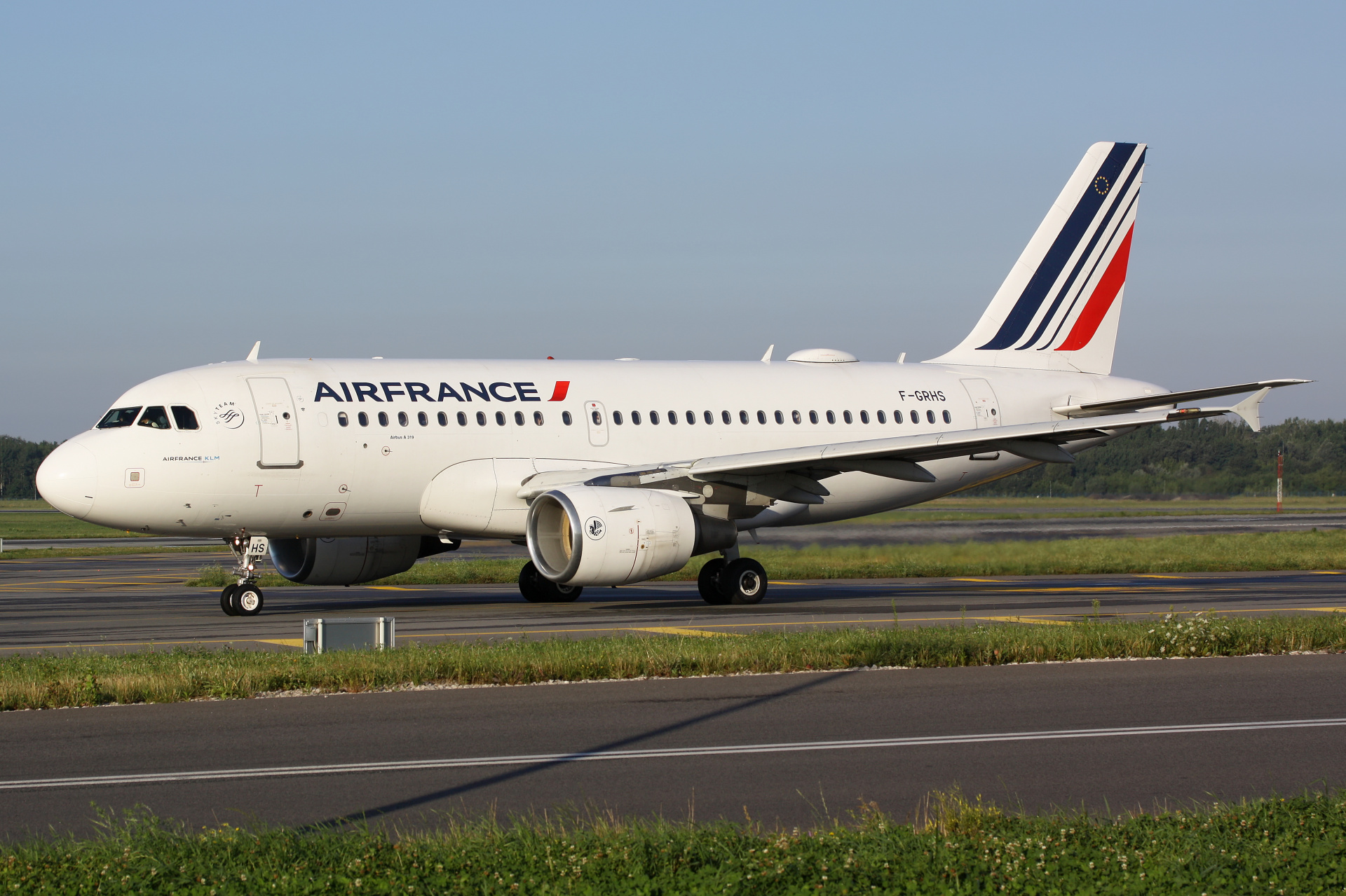 F-GRHS (Aircraft » EPWA Spotting » Airbus A319-100 » Air France)