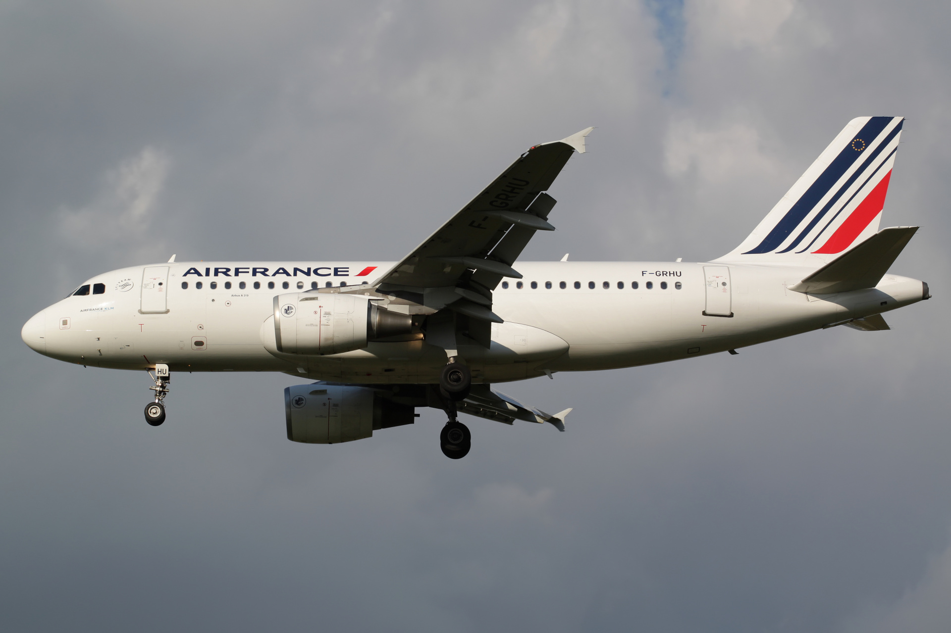 F-GRHU (new livery) (Aircraft » EPWA Spotting » Airbus A319-100 » Air France)