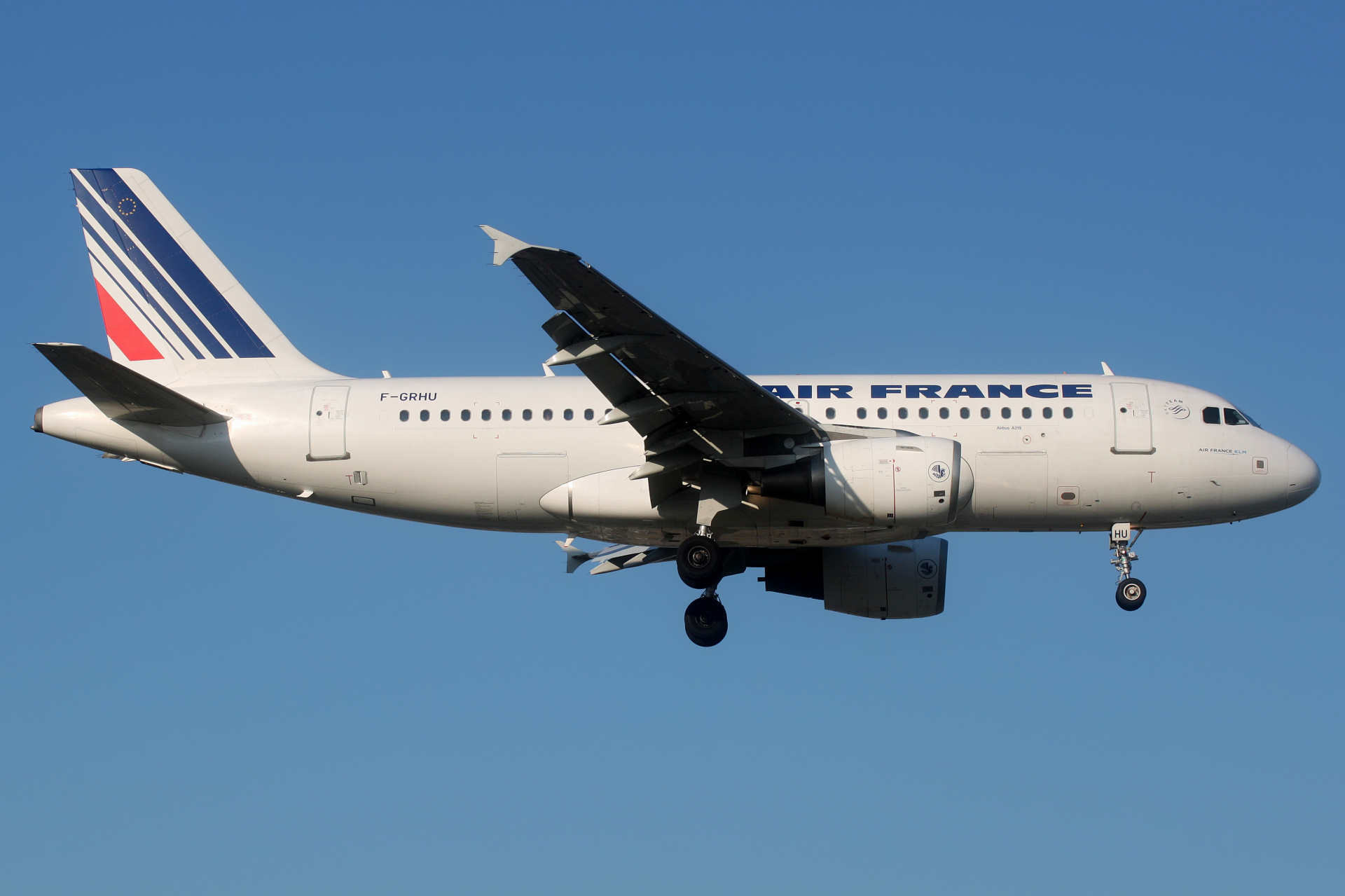 F-GRHU (Samoloty » Spotting na EPWA » Airbus A319-100 » Air France)