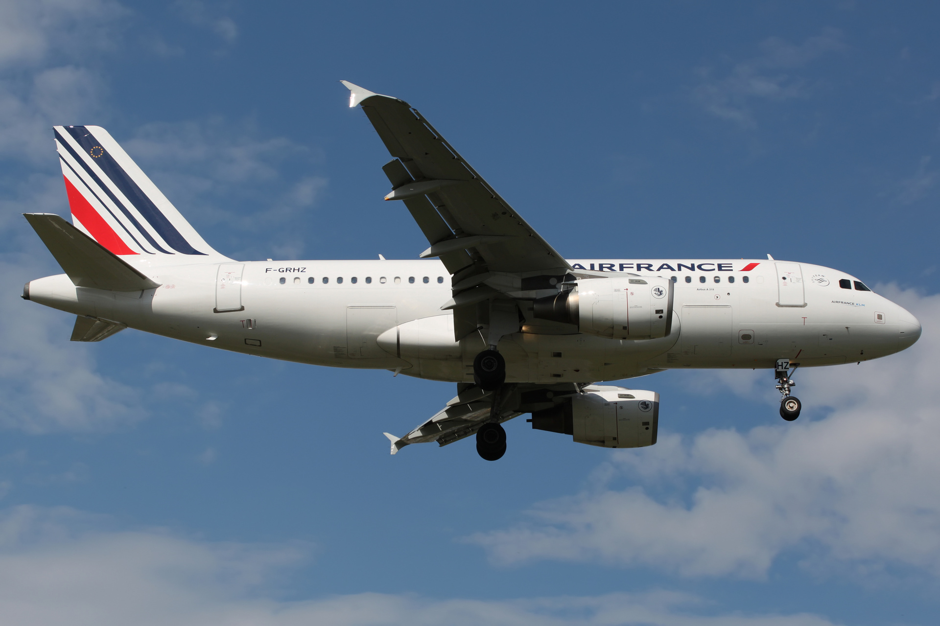 F-GRHZ (Aircraft » EPWA Spotting » Airbus A319-100 » Air France)