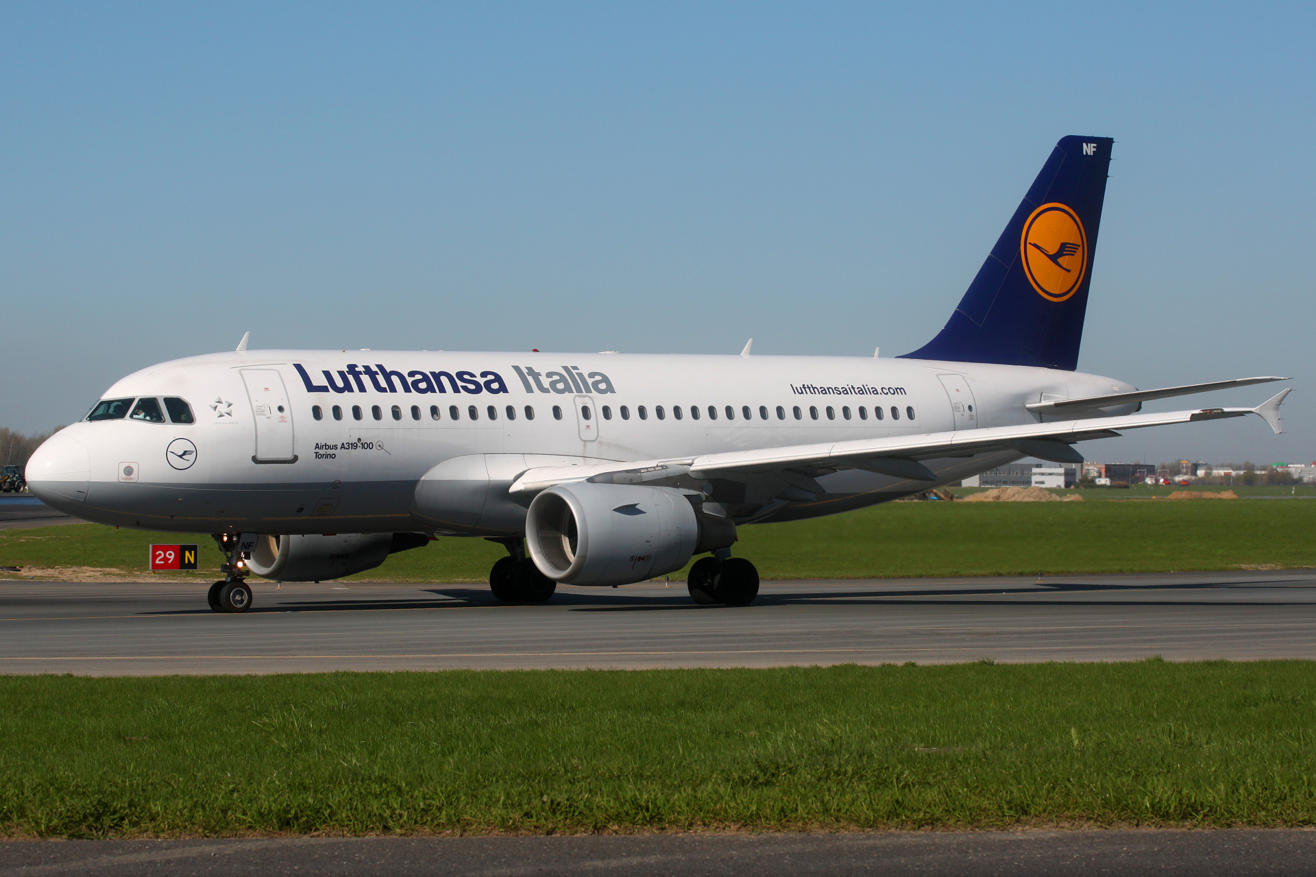 D-AKNF, Lufthansa Italia (Aircraft » EPWA Spotting » Airbus A319-100)