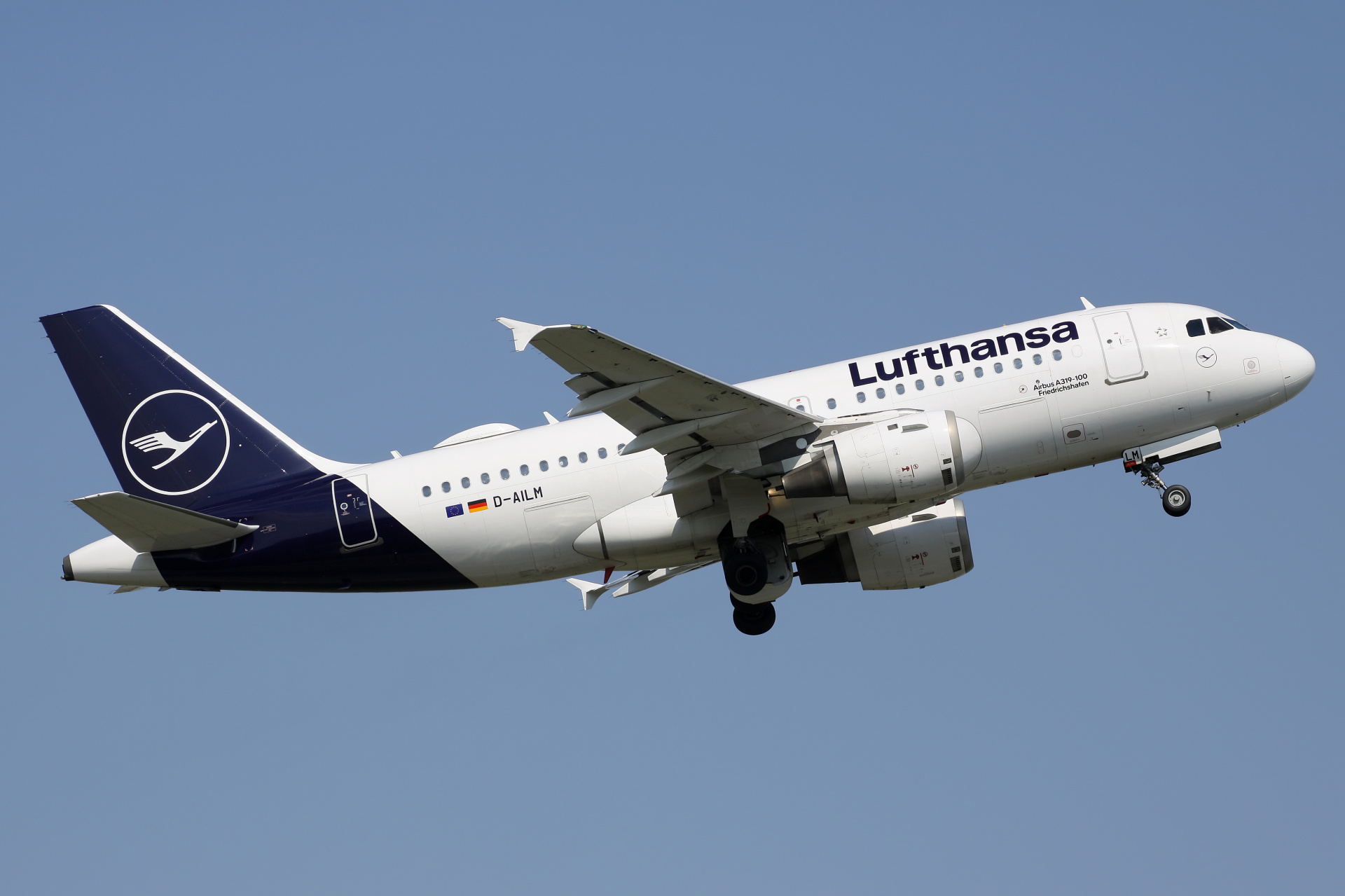 D-AILM (new livery) (Aircraft » EPWA Spotting » Airbus A319-100 » Lufthansa)