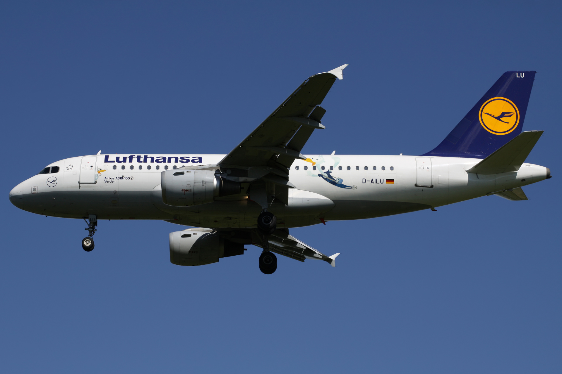 D-AILU (JetFriends livery) (Aircraft » EPWA Spotting » Airbus A319-100 » Lufthansa)