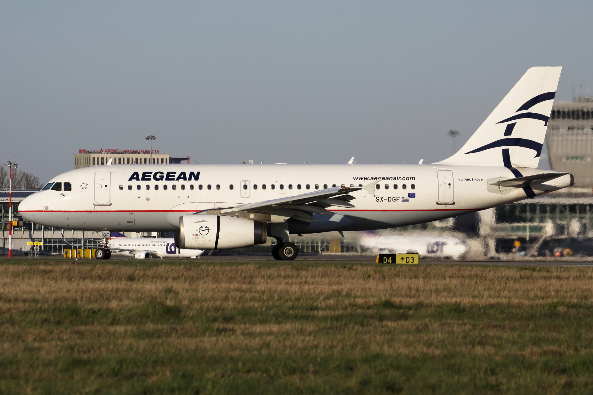 SX-DGF, Aegean Airlines (Samoloty » Spotting na EPWA » Airbus A319-100)