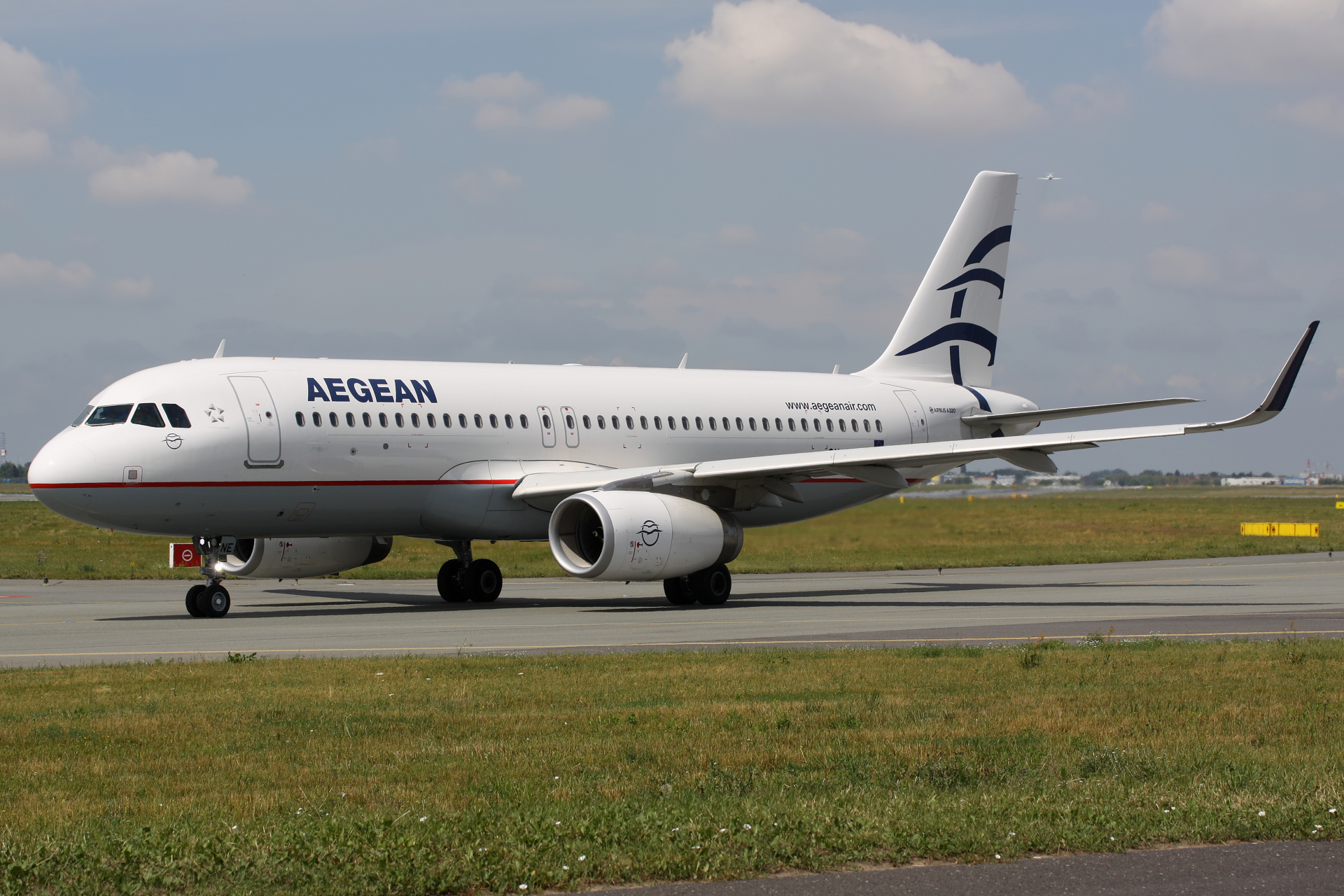 SX-DNE (Samoloty » Spotting na EPWA » Airbus A320-200 » Aegean Airlines)