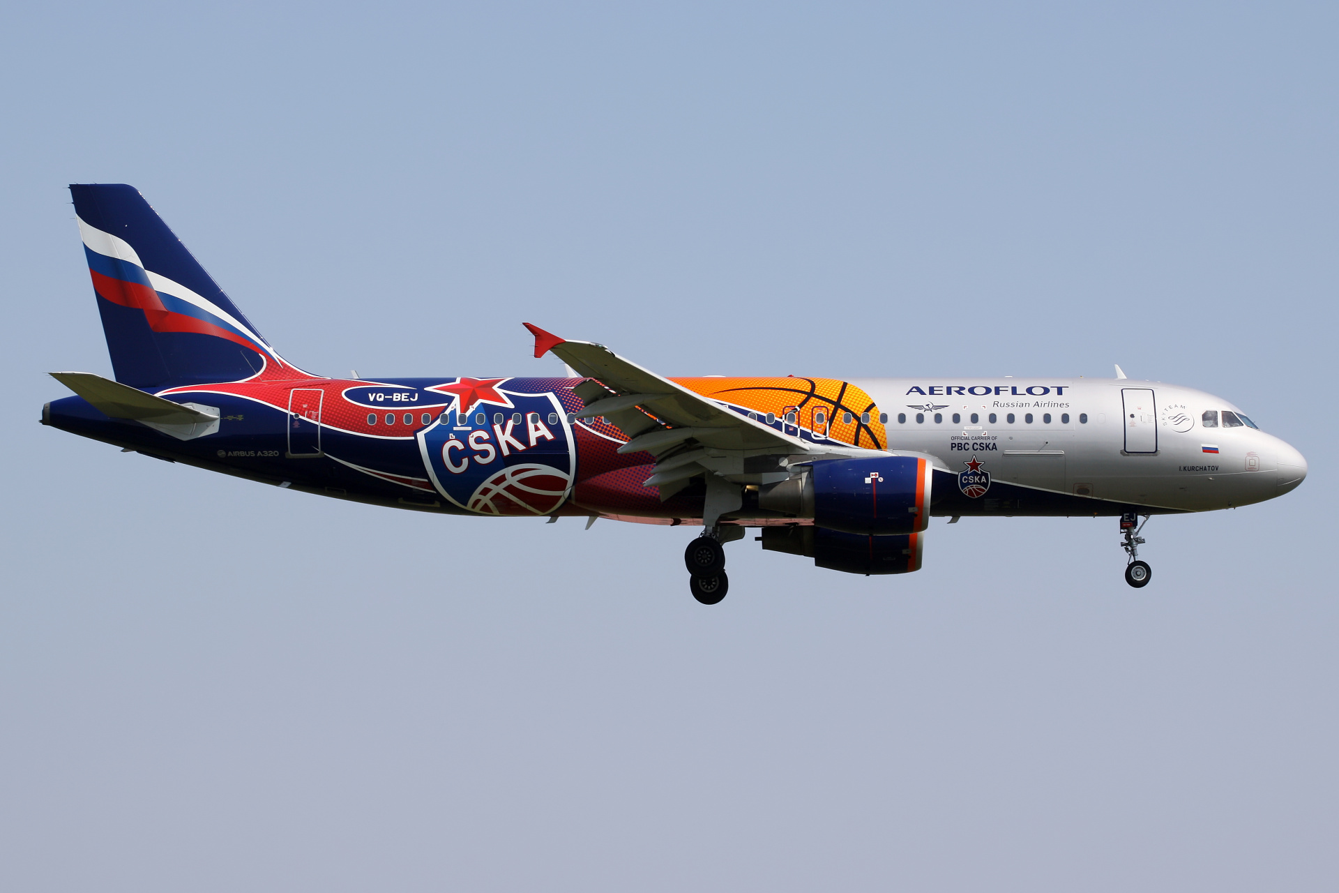 VQ-BEJ (malowanie PBK CSKA) (Samoloty » Spotting na EPWA » Airbus A320-200 » Aeroflot Russian Airlines)